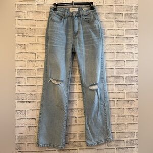 Women’s Cotton On slim straight light wash distressed knees jeans Size 4